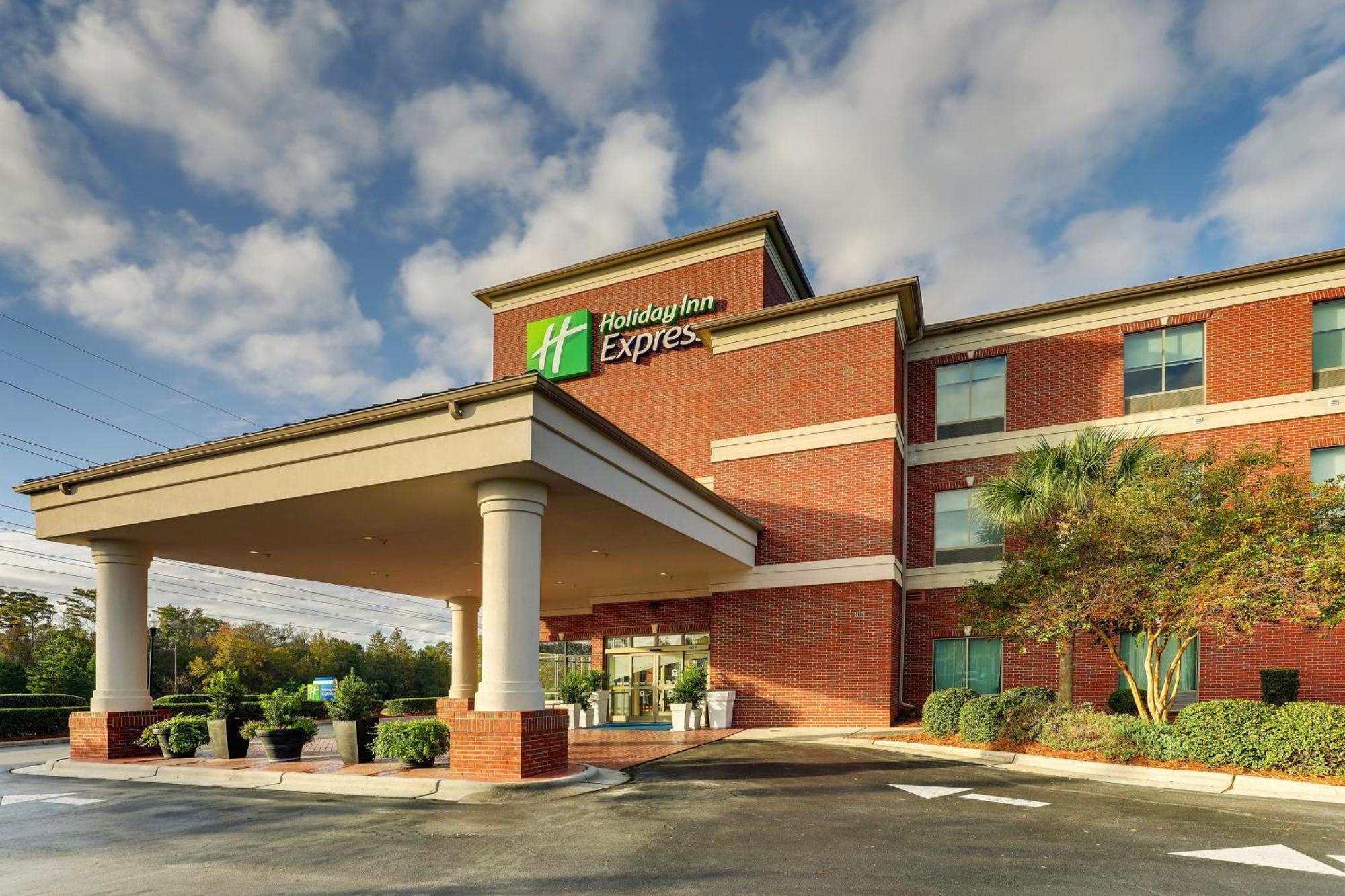 Holiday Inn Express Leland - Wilmington Area, An Ihg Hotel Exterior photo